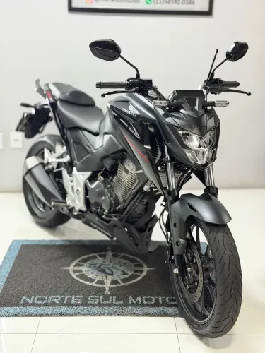 Honda Cb 300 f cbs único dono apenas 11.254 km