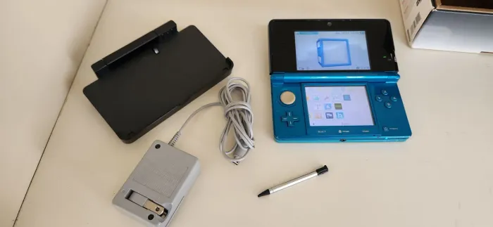 Nintendo 3ds aqua blue