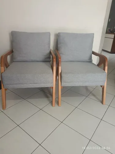 Vendo 2 Poltronas estofado em linho 