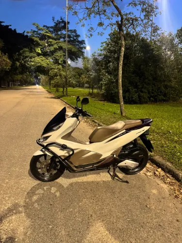 PCX DLX 2020