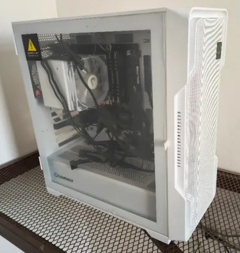PC Gamer & Trabalho Ryzen 5 5600G Impecável - Placa Aorus, 1.5TB Storage, Wi-Fi 6E