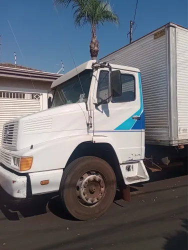 Vendo Caminhão Mercedes 