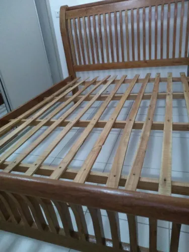 Cama de madeira