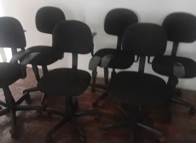 Cadeira de escritório giratória com rodinhas