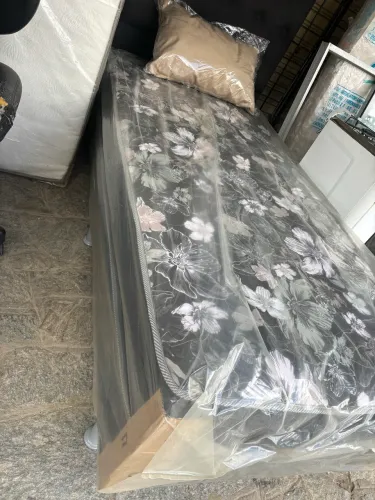 CAMA BOX SOLTEIRÃO ( GANHA 1 TRAVESSEIRO )
