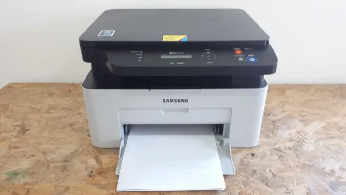Impressora multifuncional a laser Samsung 2070 Wi-Fi pouco usada com um toner e garantia
