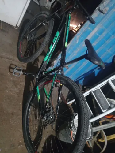 Baike 29 e relógio 