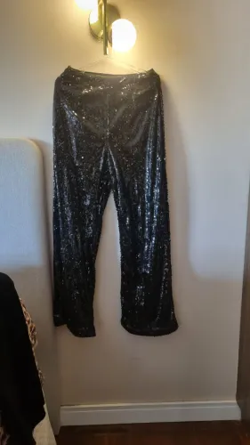 Calça em paete tam m preta