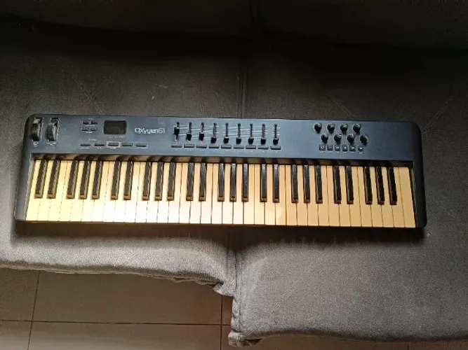 Controlador M-Audio Oxygen 61