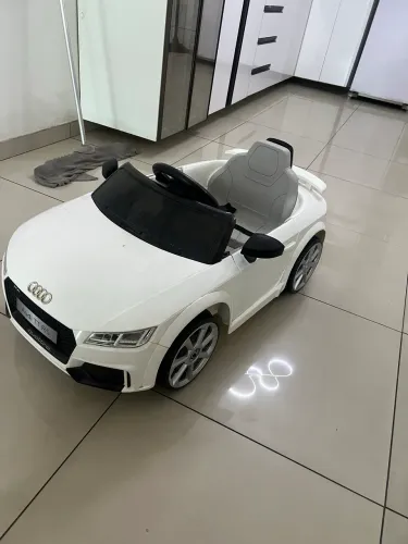 Carro elétrico com controle remoto e pedal