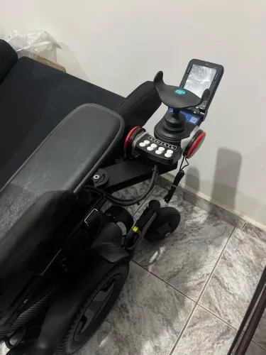 Cadeira de Rodas Elétrica