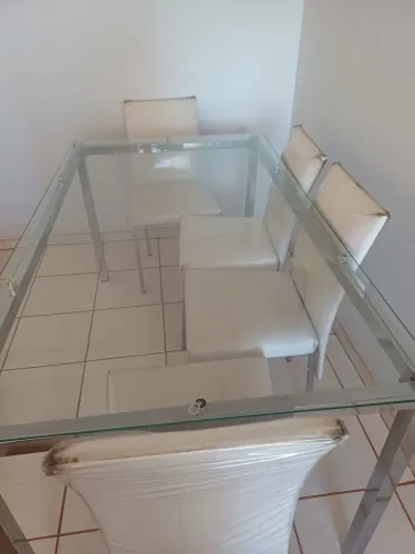 Vendo mesa com 6 cadeiras