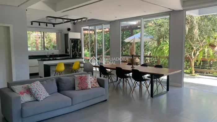 Casa a venda em Ratones com terreno de 1800 m2