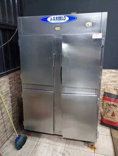 Vendo geladeira industrial