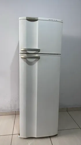Vende - se Geladeira seminova
