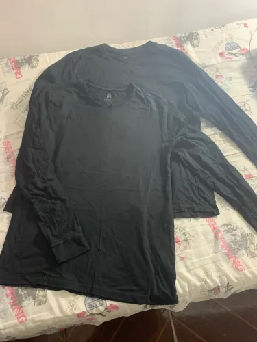 Duas camisas de manga longa em algodão puro