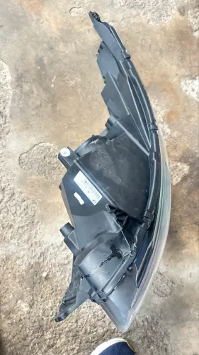 Farol Cronos/Argo Lado direito