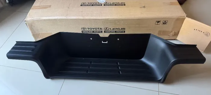 Suporte placa traseiro parachoque HILUX 2022 ate 2026