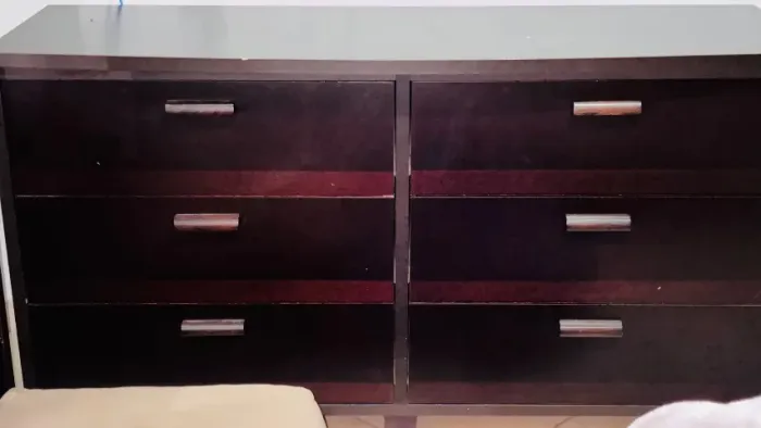 Cama de casal com colchão e cômoda 6 gavetas