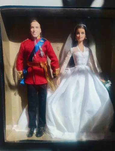 Boneca barbie collector william e catherine royal wedding (gold label)