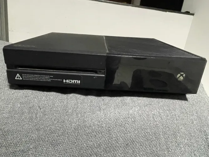 Xbox One 500 GB (Original) + Controle