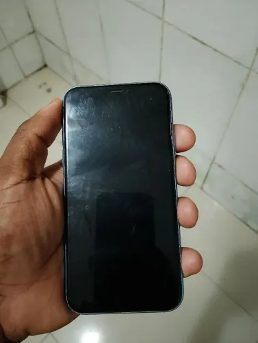 Vendo iPhone XR,? 75% ,128GB todo original nada trocado,o único defeito,é o fundo trincad