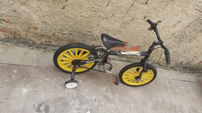 Vendo Bicilcleta infantil e triciclo tico tico.