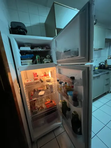 Vendo geladeira cônsul 332 litros em ótimo estado