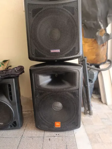 Caixa de som de 15 polegadas