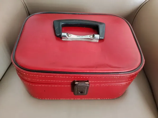 Maleta Vintage vermelha anos 60