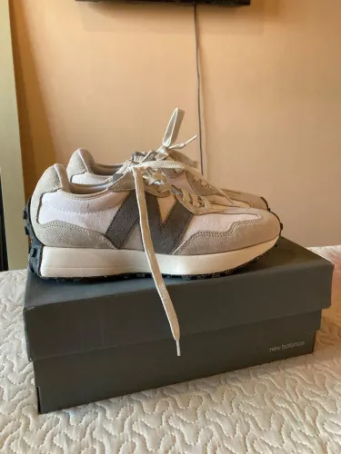 New Balance 327
