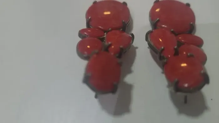 brincos de pedra coral vermelha ovais