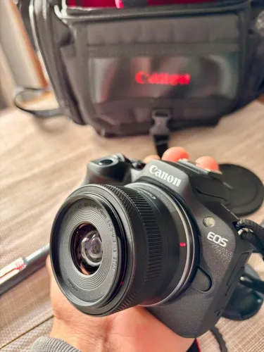 Camera Canon R100 