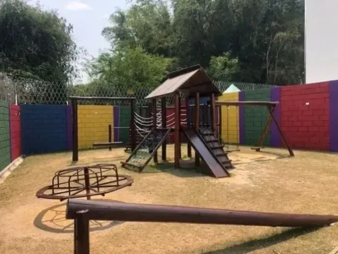 Casa 3 quartos(suíte) em Condomínio.