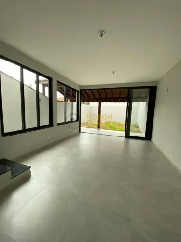 Sobrado á venda com 3 quartos, Centro - Pindamonhangaba