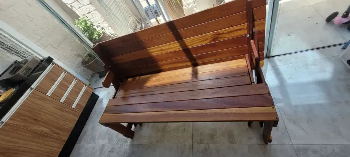 Banco que vira mesa de madeira 