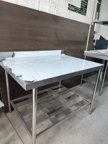 Bancada Inox 1,10x0,70x0,90m com Espelho Sanitário