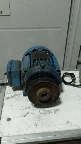 Motor elétrico de indução trifásico WEG 90S - 2.0 CV