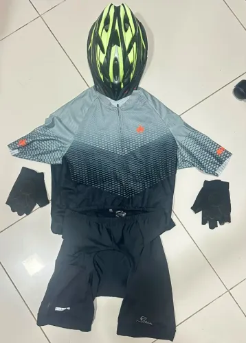 KIT ROUPA DE CICLISMO MASCULINO (Camisa, Bermuda, Luva e Capacete)