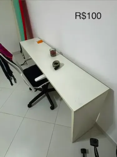 Mesa de escritório branca