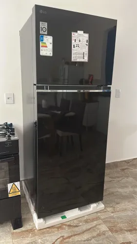 Geladeira LG preta seminova ( Cidade: Teixeiras, ao lado de Viçosa-MG)