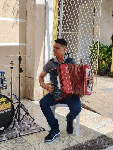 Vendo acordeon frascatti italiana 80 baixos