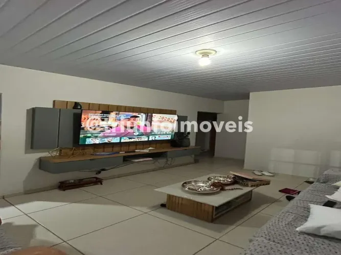 Casa a venda no Bairro Jóia com 3 Quartos