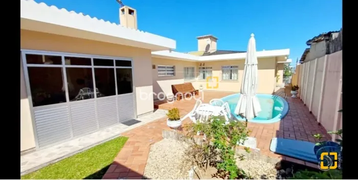 Casa com 5 dormitórios sendo 3 suítes em Capoeiras, Florianópolis / SC