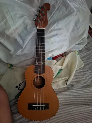 UKULELE GONZALEZ LUTHIER E CORREIA DE BRINDE