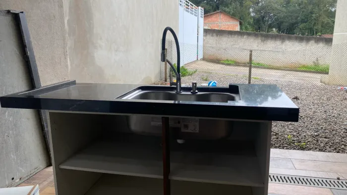 Bancada Marmore + Pia + Torneira + Dispenser e cesto TRAMONTINA