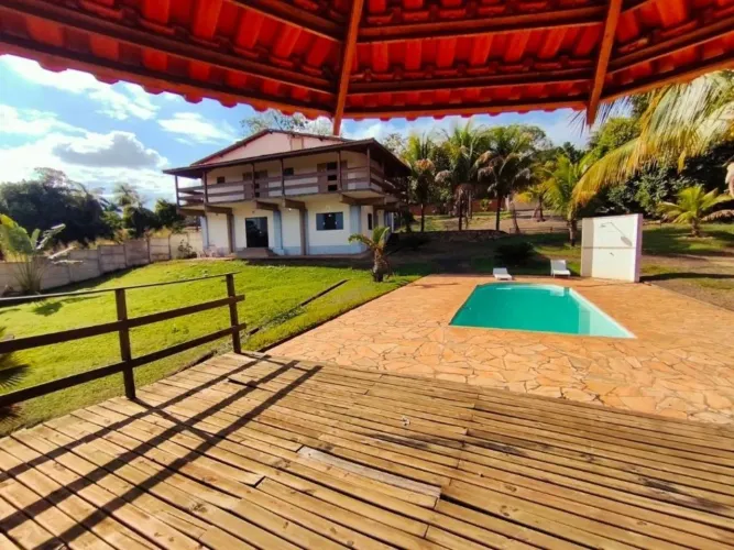 Chácara de Luxo à Venda em Mococa-SP: 3 Quartos, 1 Suíte, 3 Salas, 5 Banheiros e 15 Vagas