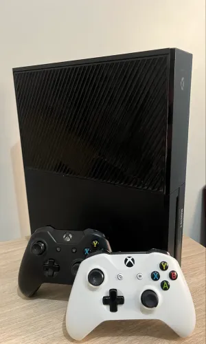 Xbox one Fat 500gb + 2 controles + Mais de 6 jogos digitais