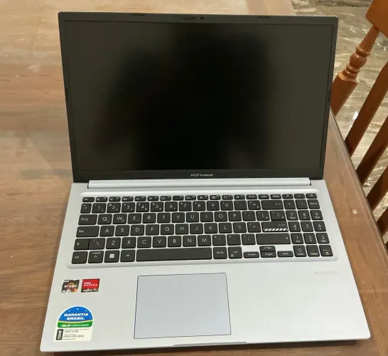 Asus Vivobook 15 - Estado: Novo