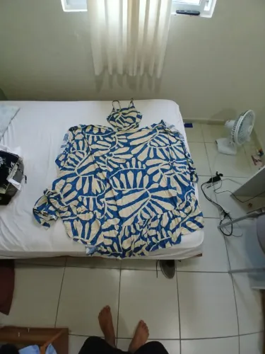 Vestido Longo Alça Fina Estampado Azul e Off-White com Babado (conjunto)